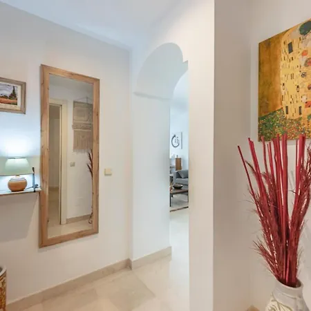 Apartment Elegant Apartment, Steps From The Sea With Parking Included Marbella