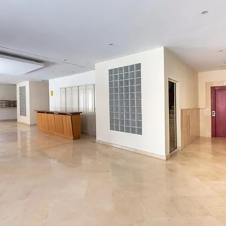 Apartment Elegant Apartment, Steps From The Sea With Parking Included *