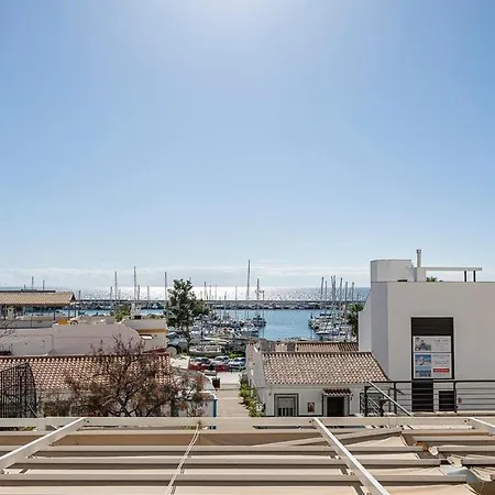 Elegant Apartment, Steps From The Sea With Parking Included Marbella