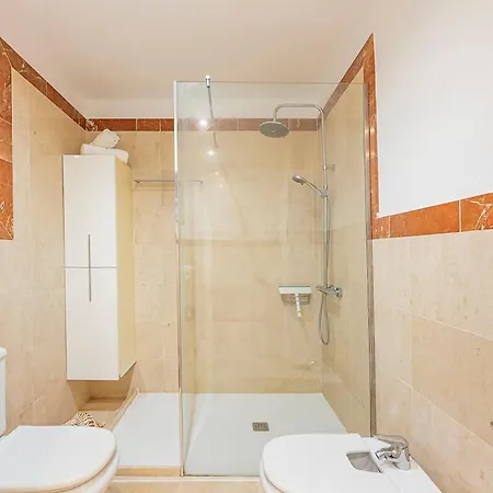 Apartment Elegant Apartment, Steps From The Sea With Parking Included *