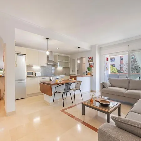 Elegant Apartment, Steps From The Sea With Parking Included Apartment *