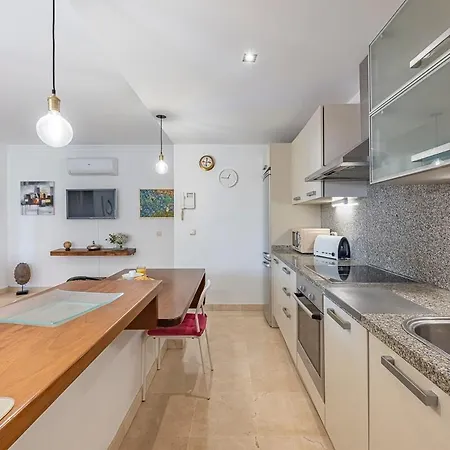 Apartment Elegant Apartment, Steps From The Sea With Parking Included Marbella