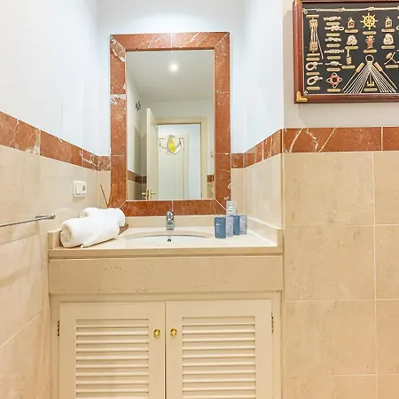 Elegant Apartment, Steps From The Sea With Parking Included *