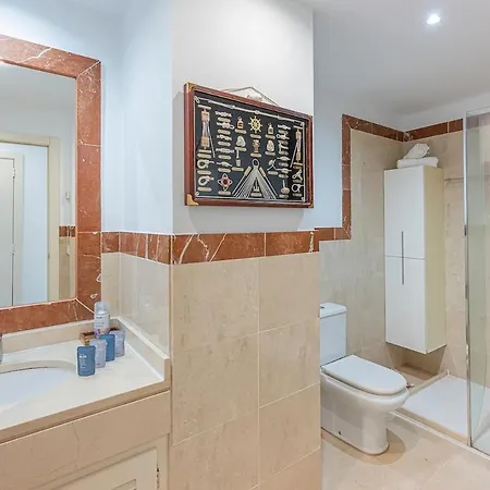 Elegant Apartment, Steps From The Sea With Parking Included * Marbella