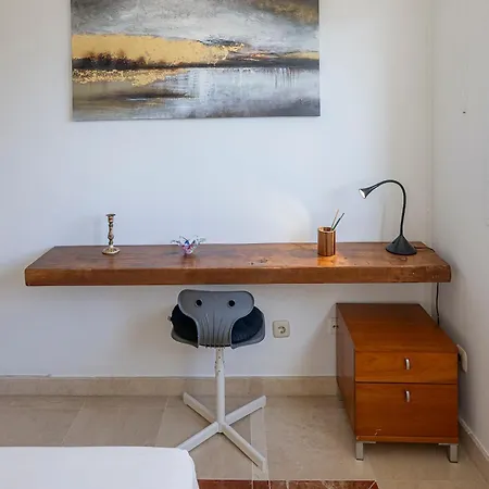 Apartment Elegant Apartment, Steps From The Sea With Parking Included