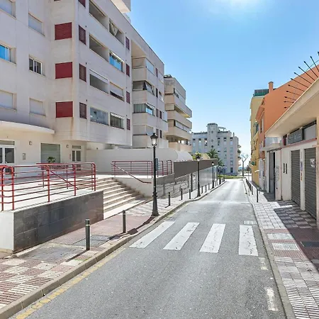 Elegant Apartment, Steps From The Sea With Parking Included Apartment