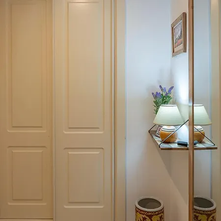 Elegant Apartment, Steps From The Sea With Parking Included Apartment Marbella
